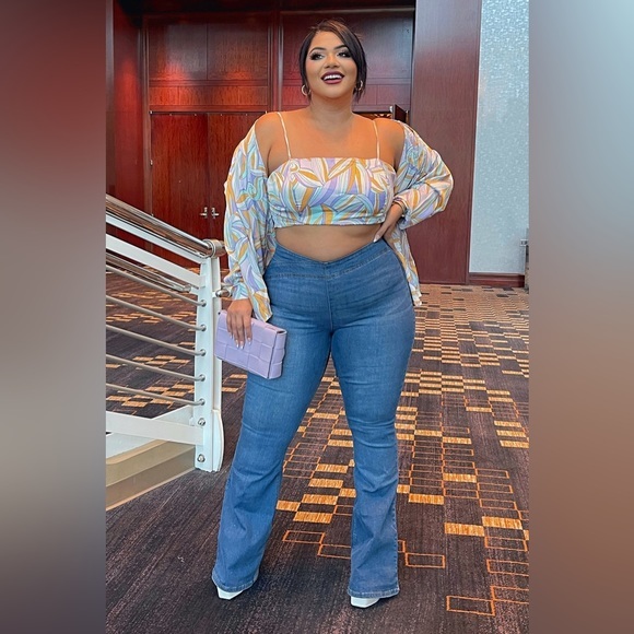 Fashion Nova Effortless Pull On Flare‎ Jeans - Picture 1 of 10